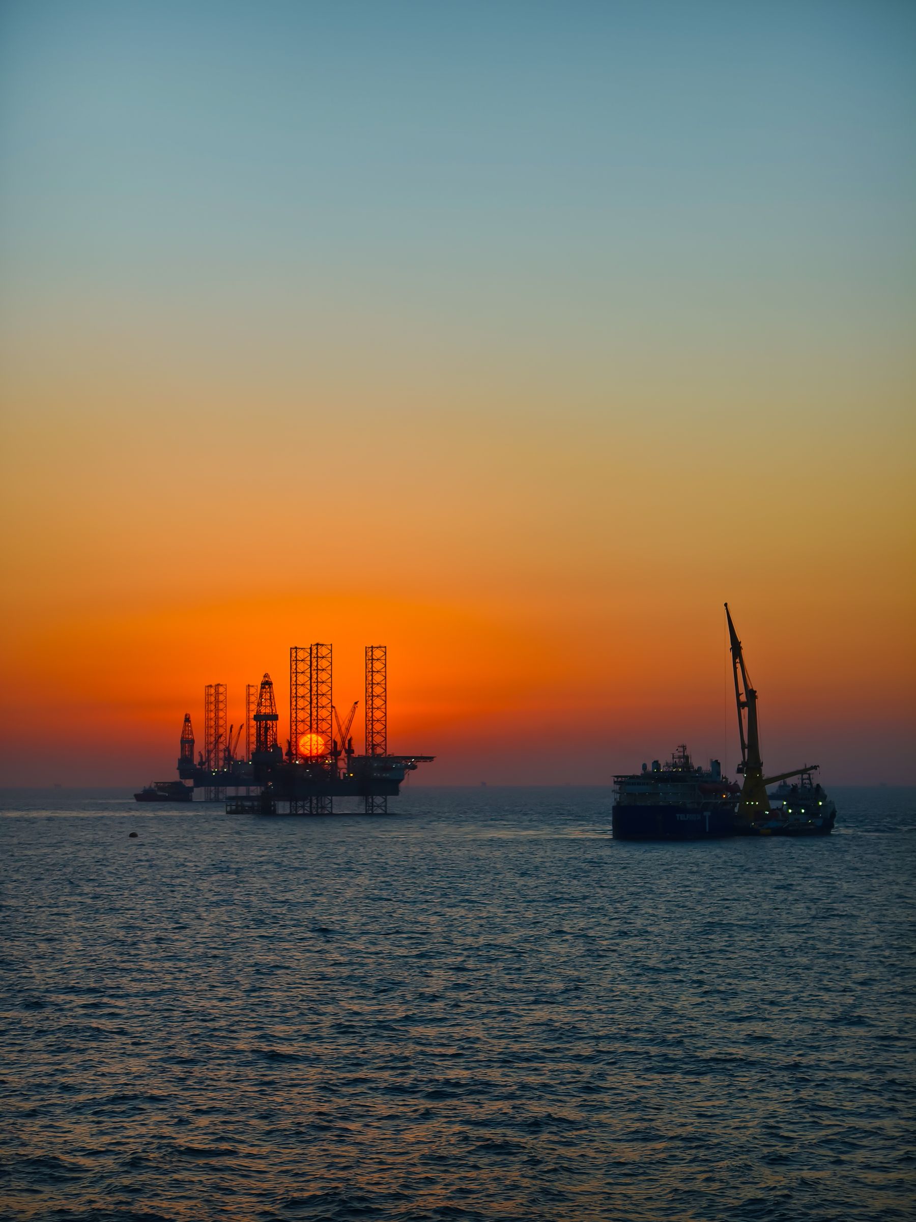 Plataforma de petróleo e gás em alto mar